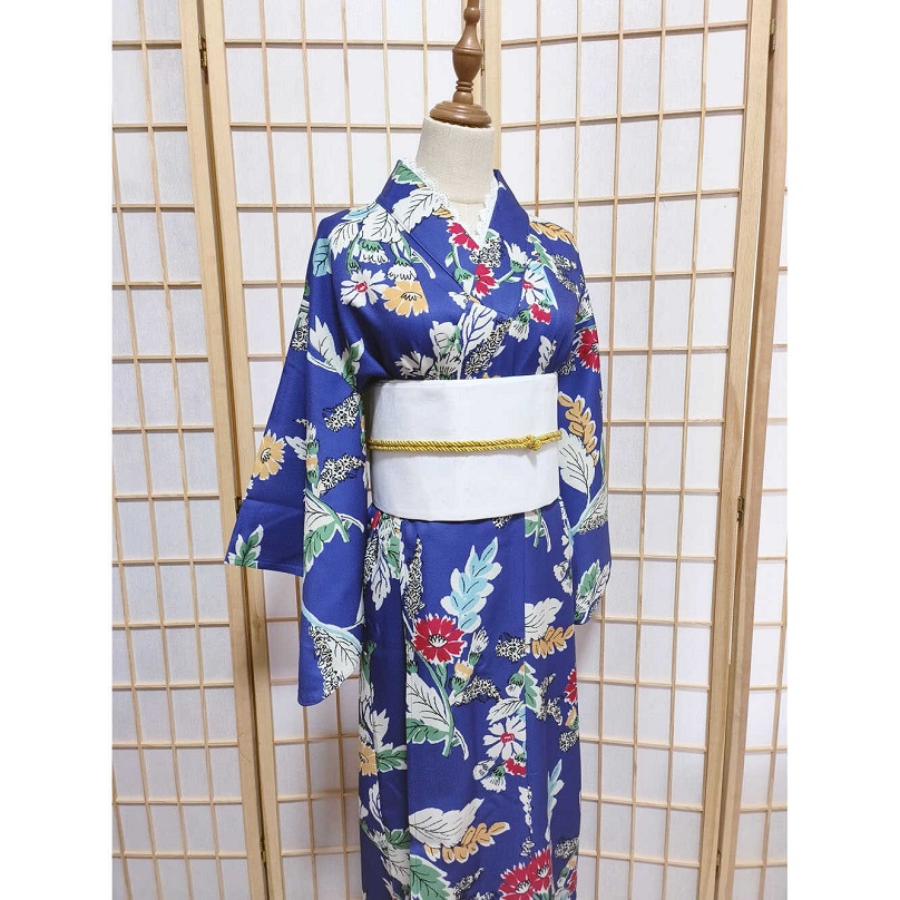 Japanese Women Formal Wear - Японская официальная одежда: женское кимоно-юката в